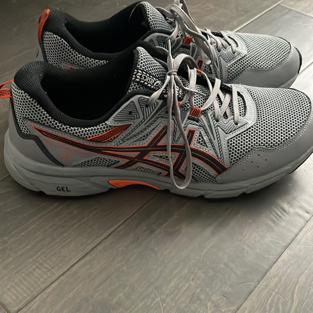 Size 12 ASICS gel.